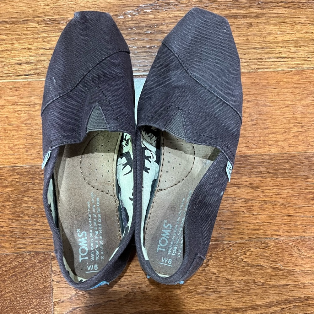 Brown TOMs size 6.